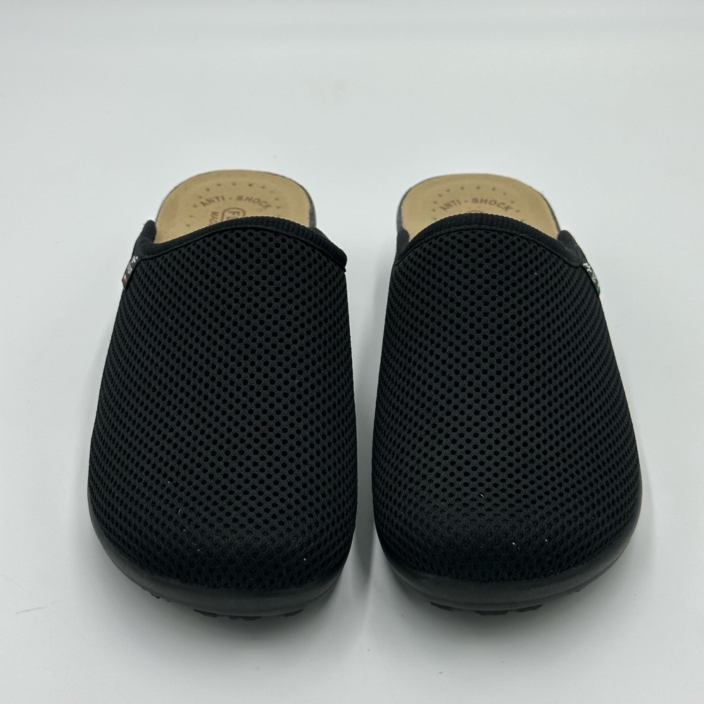 Fly Flot black mesh slip-on clogs with anti- shock anatomic features. Size 39/8 - Picture 2 of 10